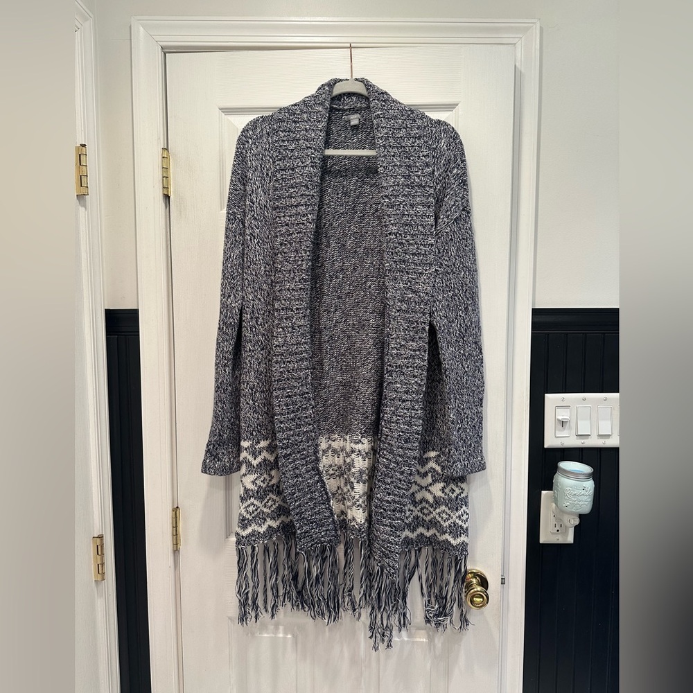 LIKE NEW - Women’s Woven Cardigan Sweater - Navy and White pattern